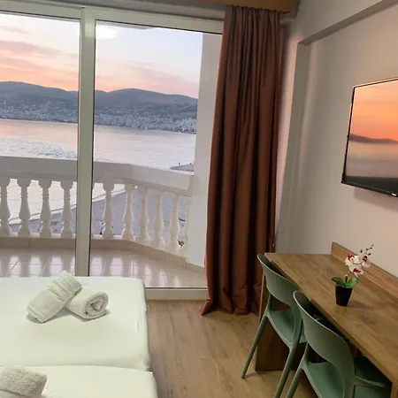 多多纳酒店 Sarandë