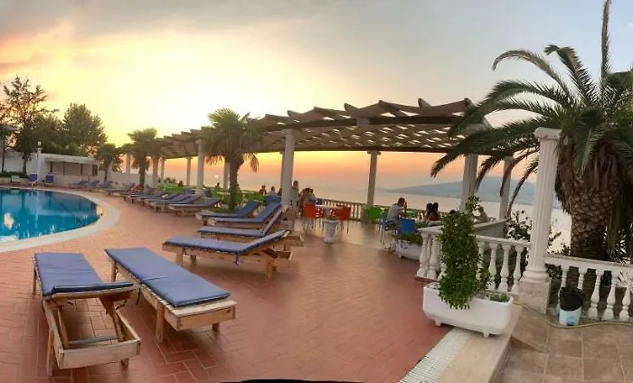 多多纳酒店 Sarandë